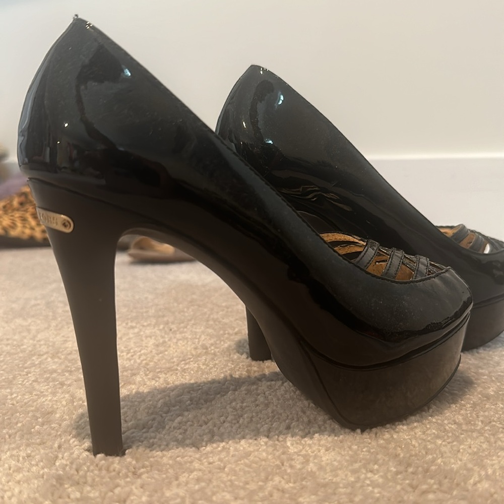 Black platform pumps